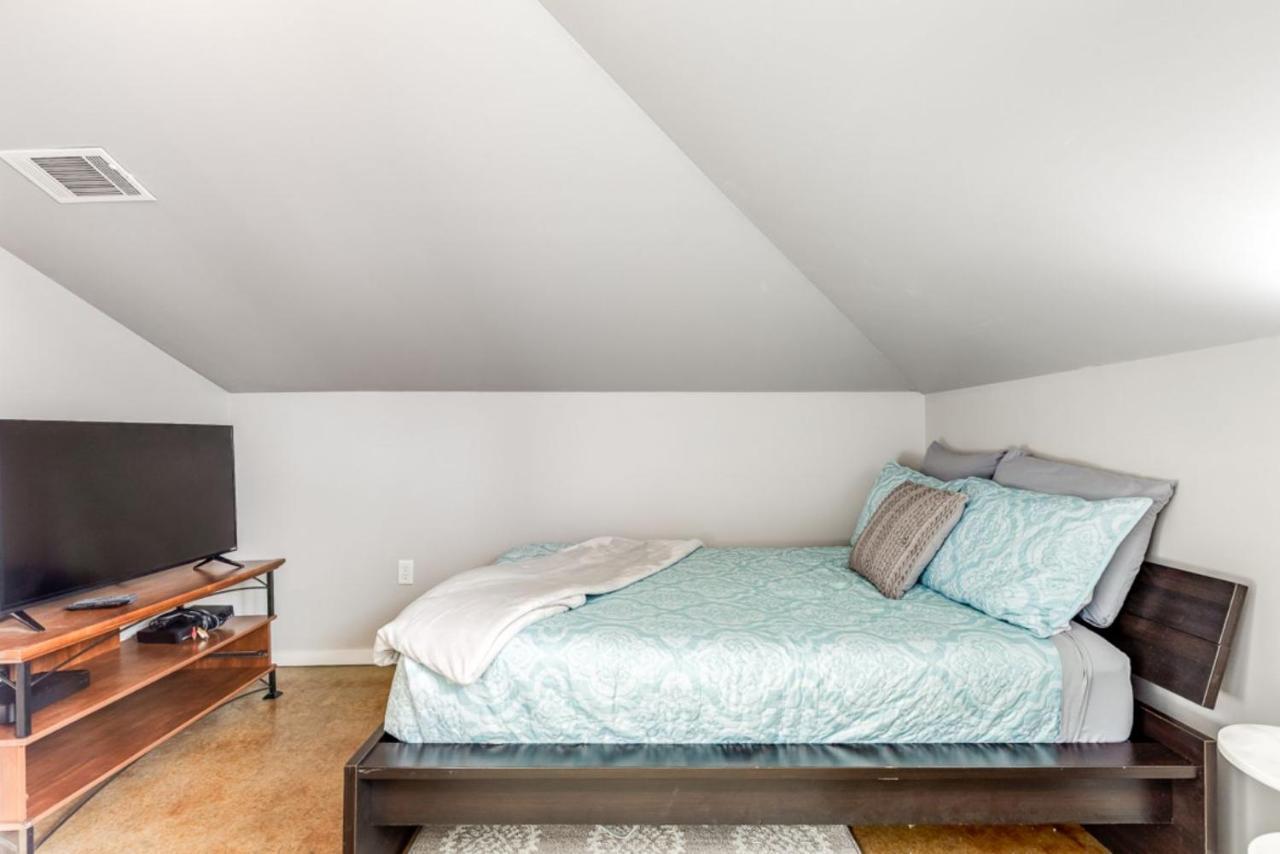 Walk Score 90!!-Historic Downtown District-2 Blocks To Famous Forsyth Park- Huge Private Patio-Private Parking Savannah Kültér fotó
