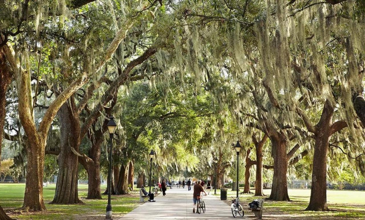 Walk Score 90!!-Historic Downtown District-2 Blocks To Famous Forsyth Park- Huge Private Patio-Private Parking Savannah Kültér fotó