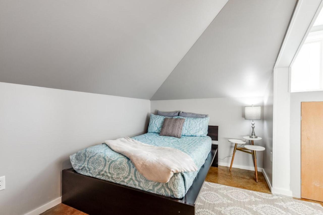 Walk Score 90!!-Historic Downtown District-2 Blocks To Famous Forsyth Park- Huge Private Patio-Private Parking Savannah Kültér fotó